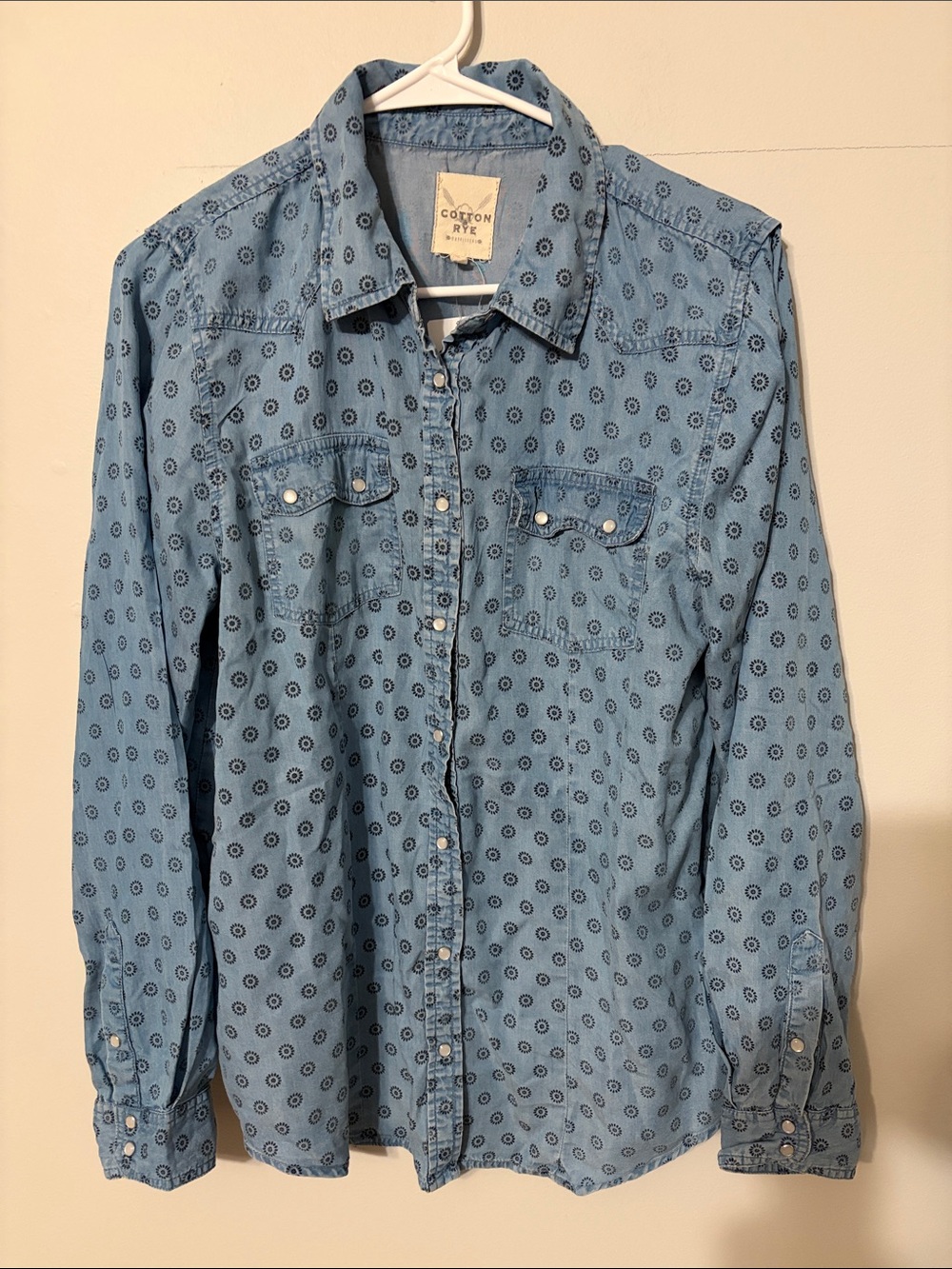 Cotton& Rye Blue Printed Demin snap Down Shirt. Large. 💯 viscose.
